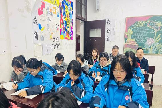 说明: C:\Users\Administrator\Desktop\曹兴副校长带队到伟德国际1946开展期初教学检查\IMG_5554.JPG